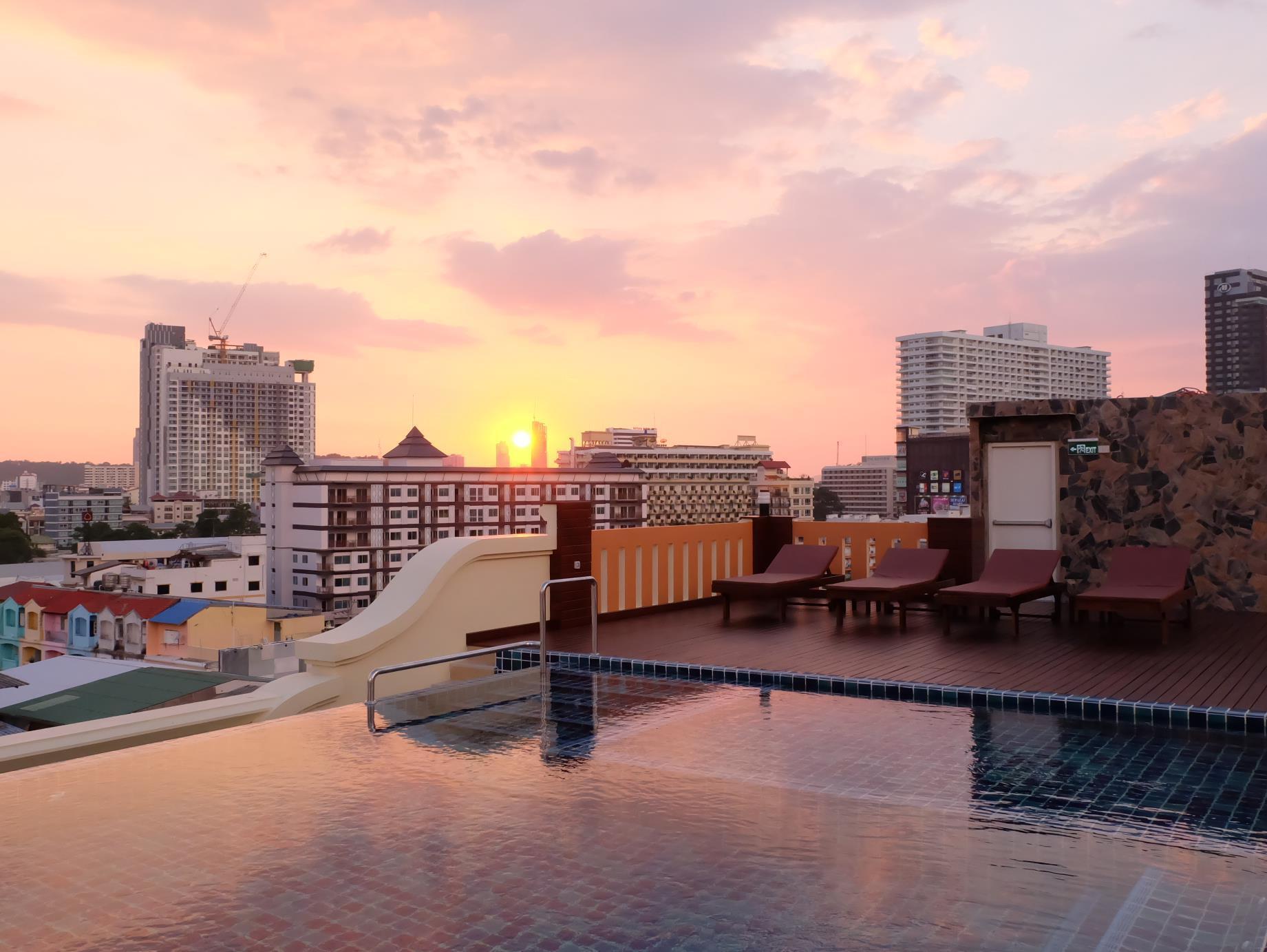 D Hotel Pattaya Exteriör bild