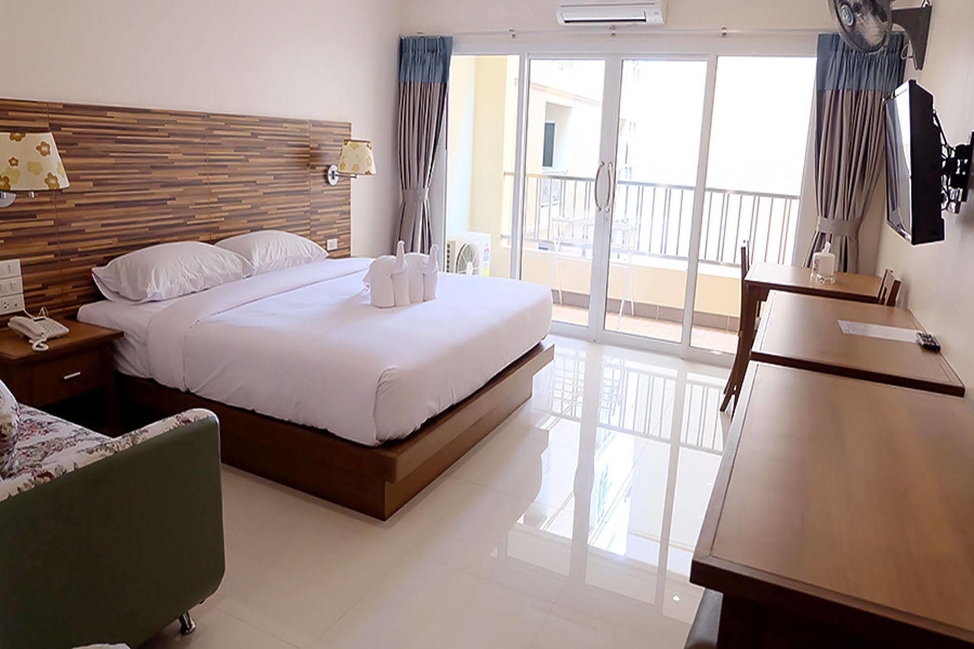 D Hotel Pattaya Exteriör bild