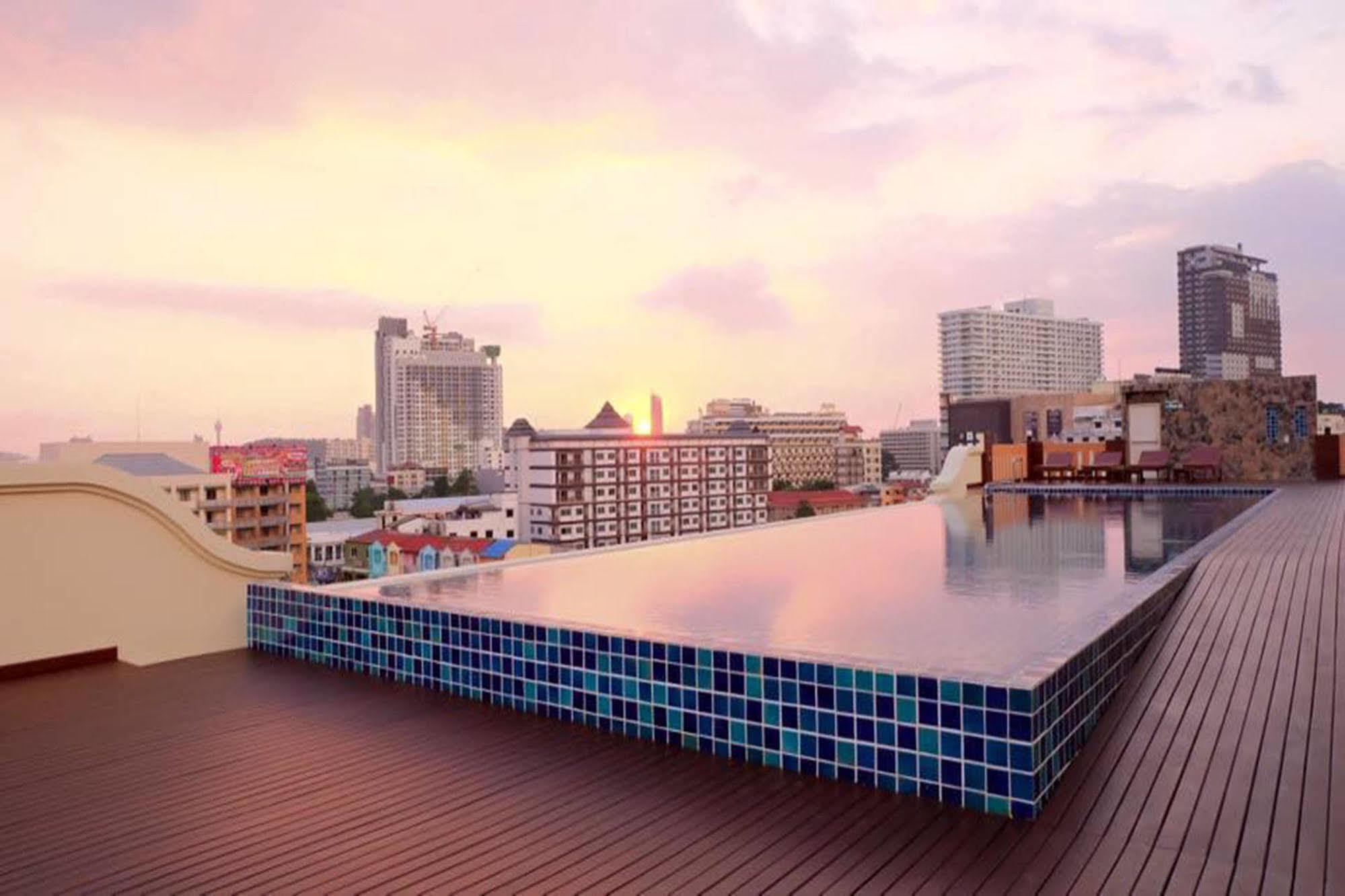 D Hotel Pattaya Exteriör bild