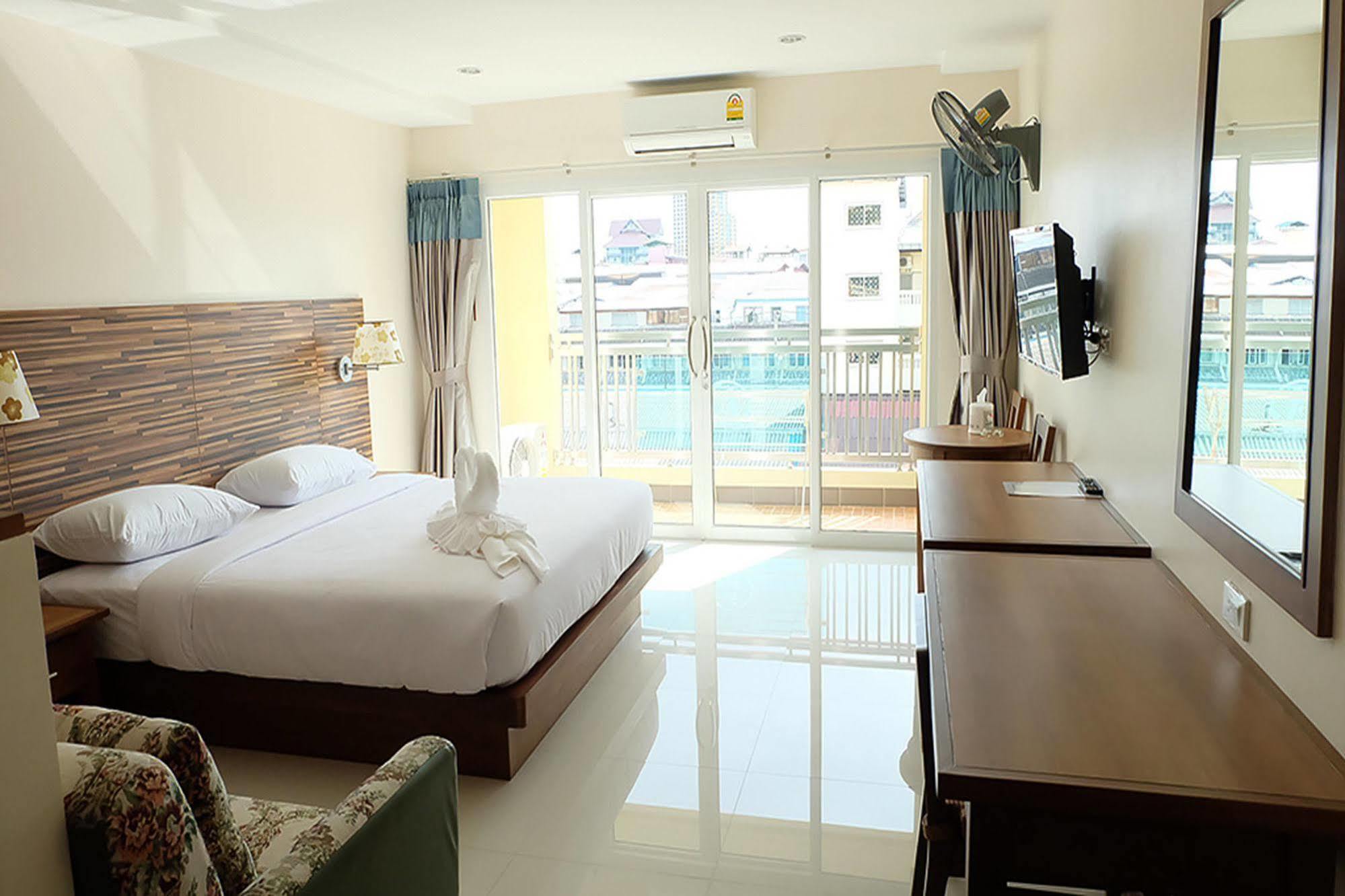 D Hotel Pattaya Exteriör bild