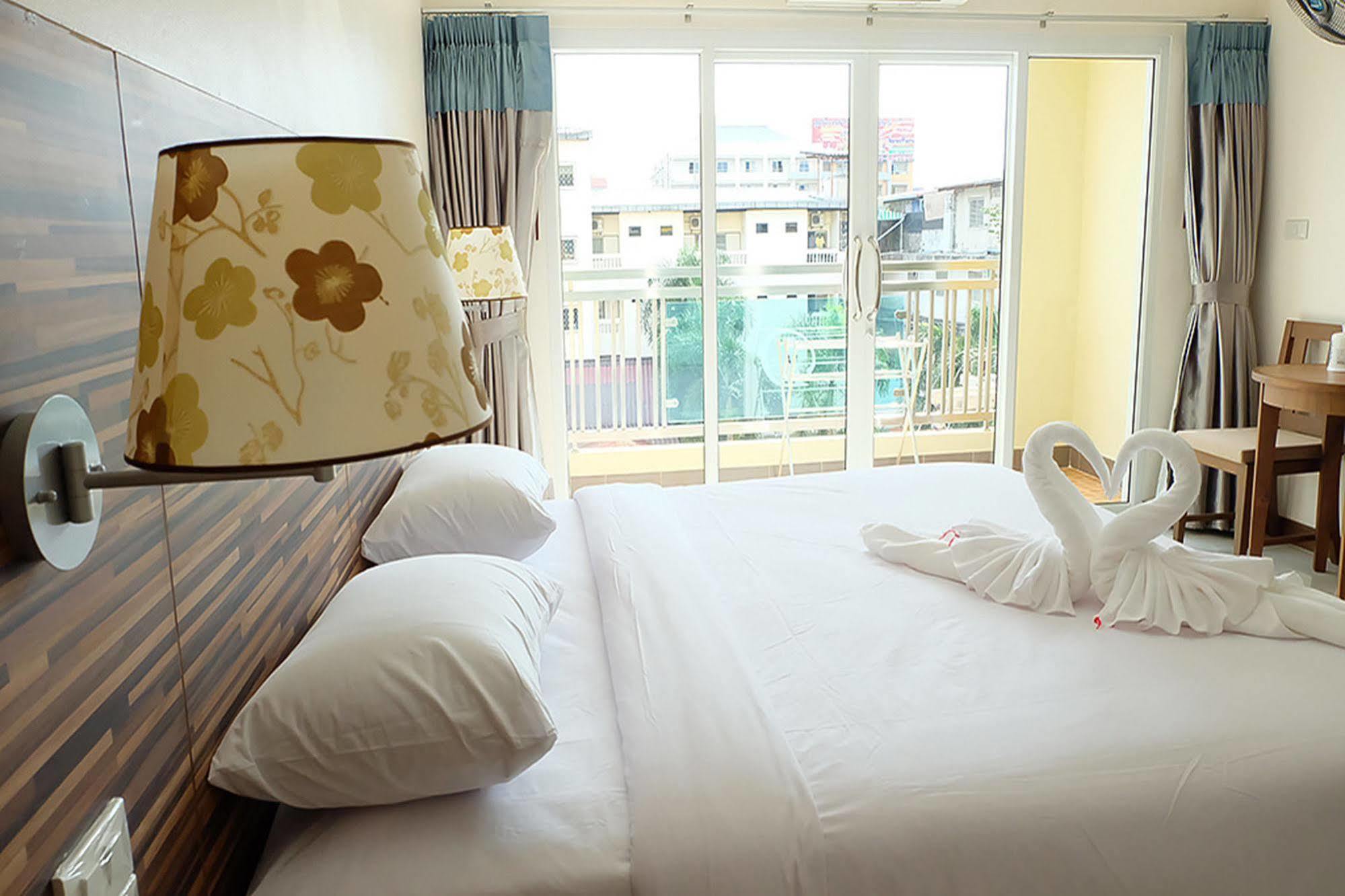 D Hotel Pattaya Exteriör bild