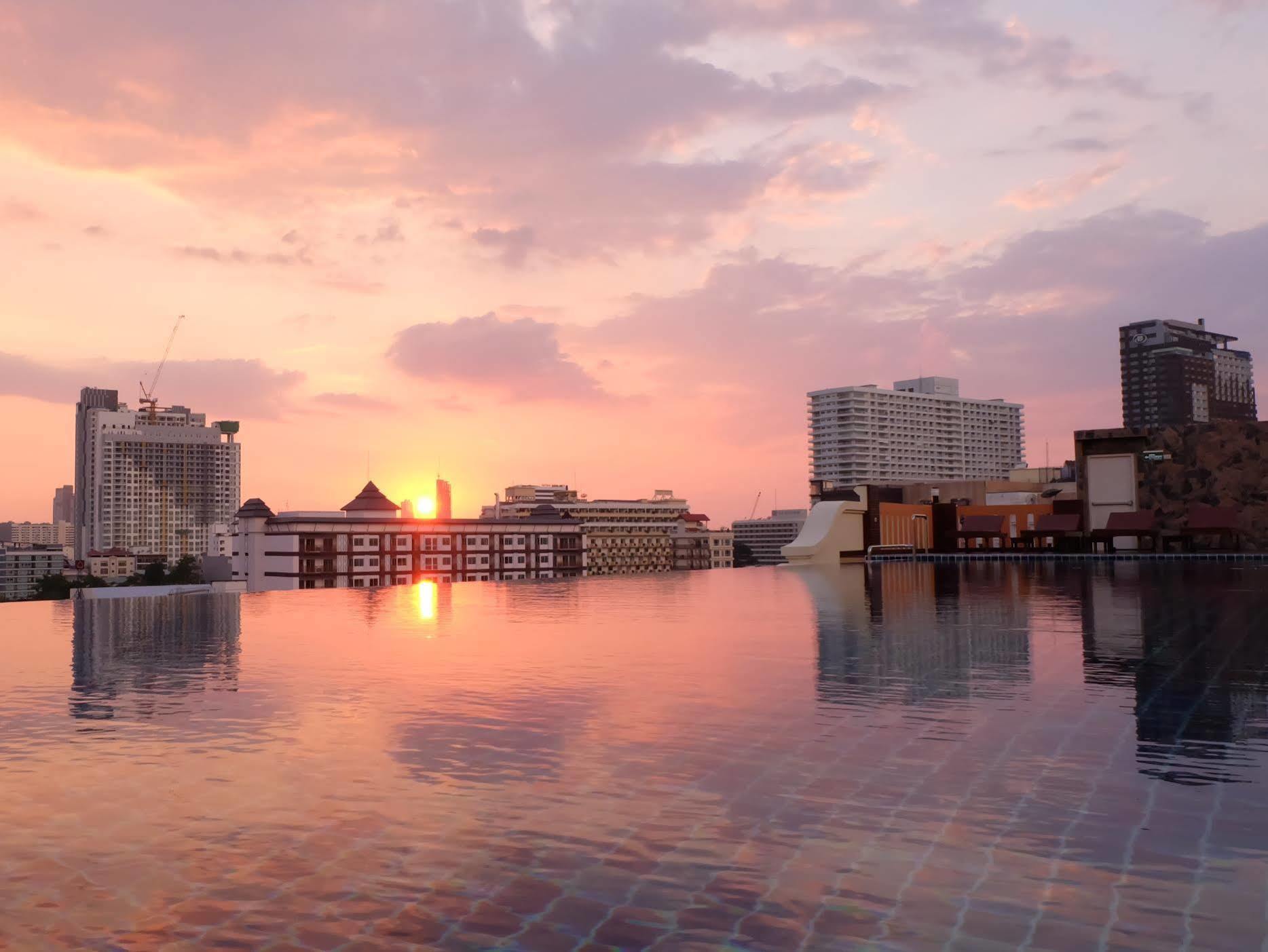 D Hotel Pattaya Exteriör bild